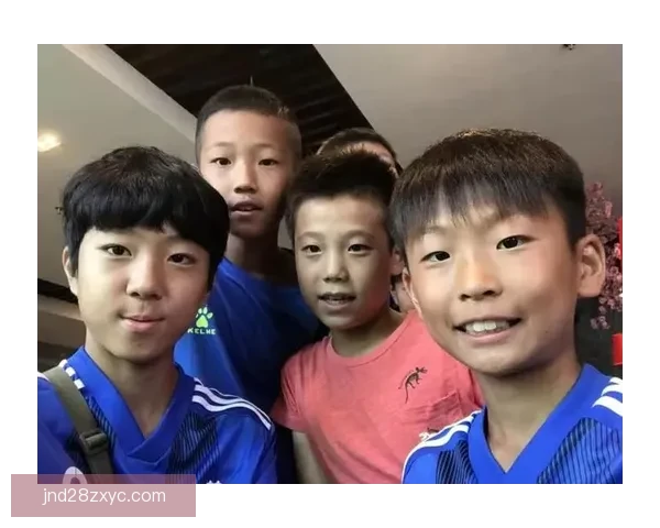 克孜勒库姆地区与费尔干纳夫兹球队激烈对抗赛精彩回顾